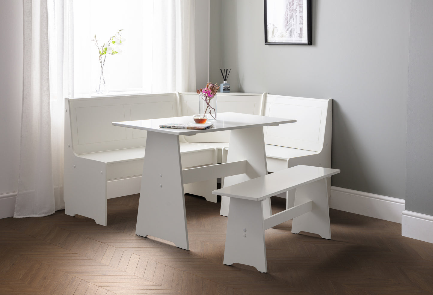 Corner Dining